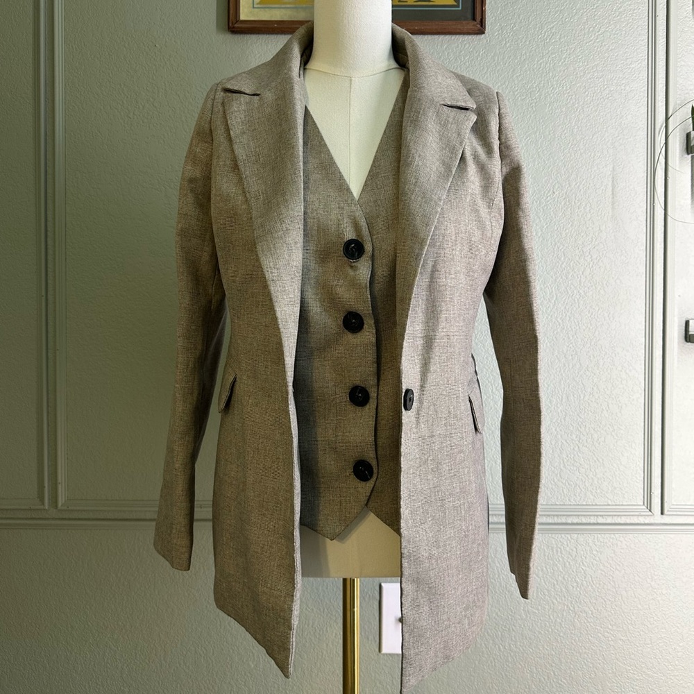 Han Queen Women’s Three Piece Suit - MEDIUM